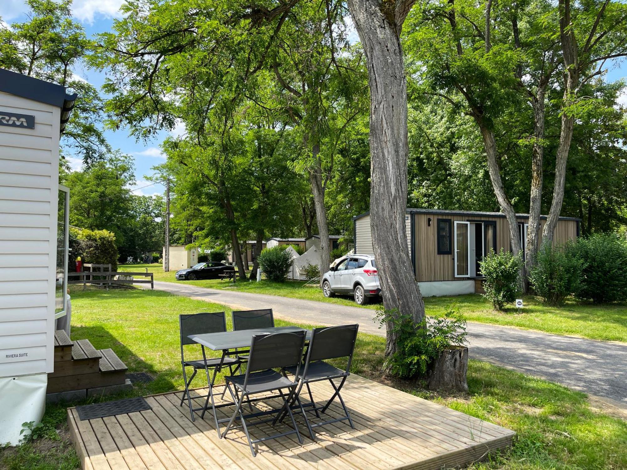 Camping Les Portes De Sancerre Saint-Satur Exterior photo